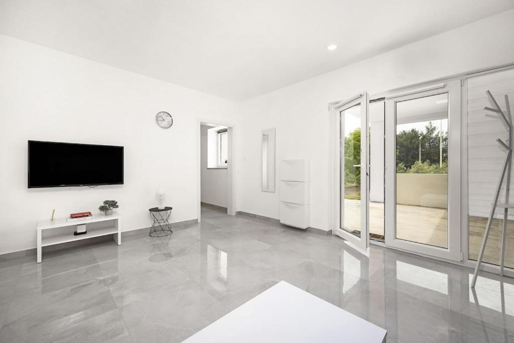 Apartment Olive Garden Near 3 Km From Center And Only 4 Km From The For 4 Persons
