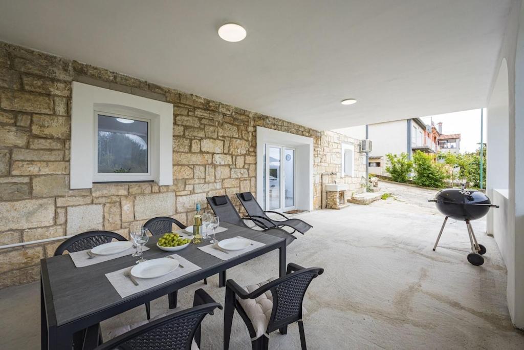 Olive Garden Near 3 Km From Center And Only 4 Km From The For 4 Persons Pula