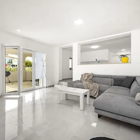 Apartment Olive Garden Near Pula 3 Km From Center And Only 4 Km From The Beach For 4 Persons Exteriör bild