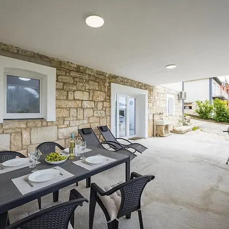 Apartment Olive Garden Near Pula 3 Km From Center And Only 4 Km From The Beach For 4 Persons Exteriör bild